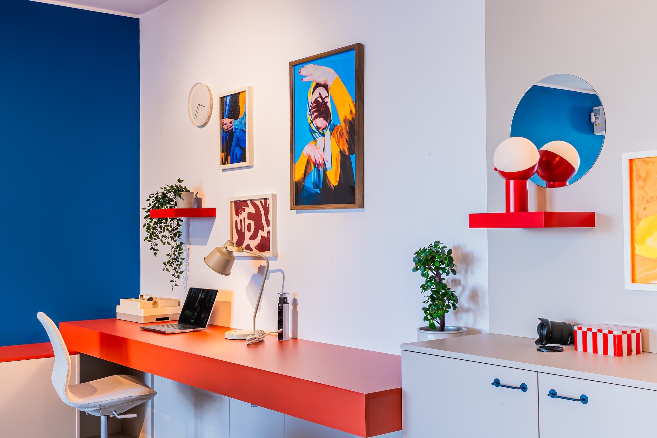 The Blue Apartment, Photo 3