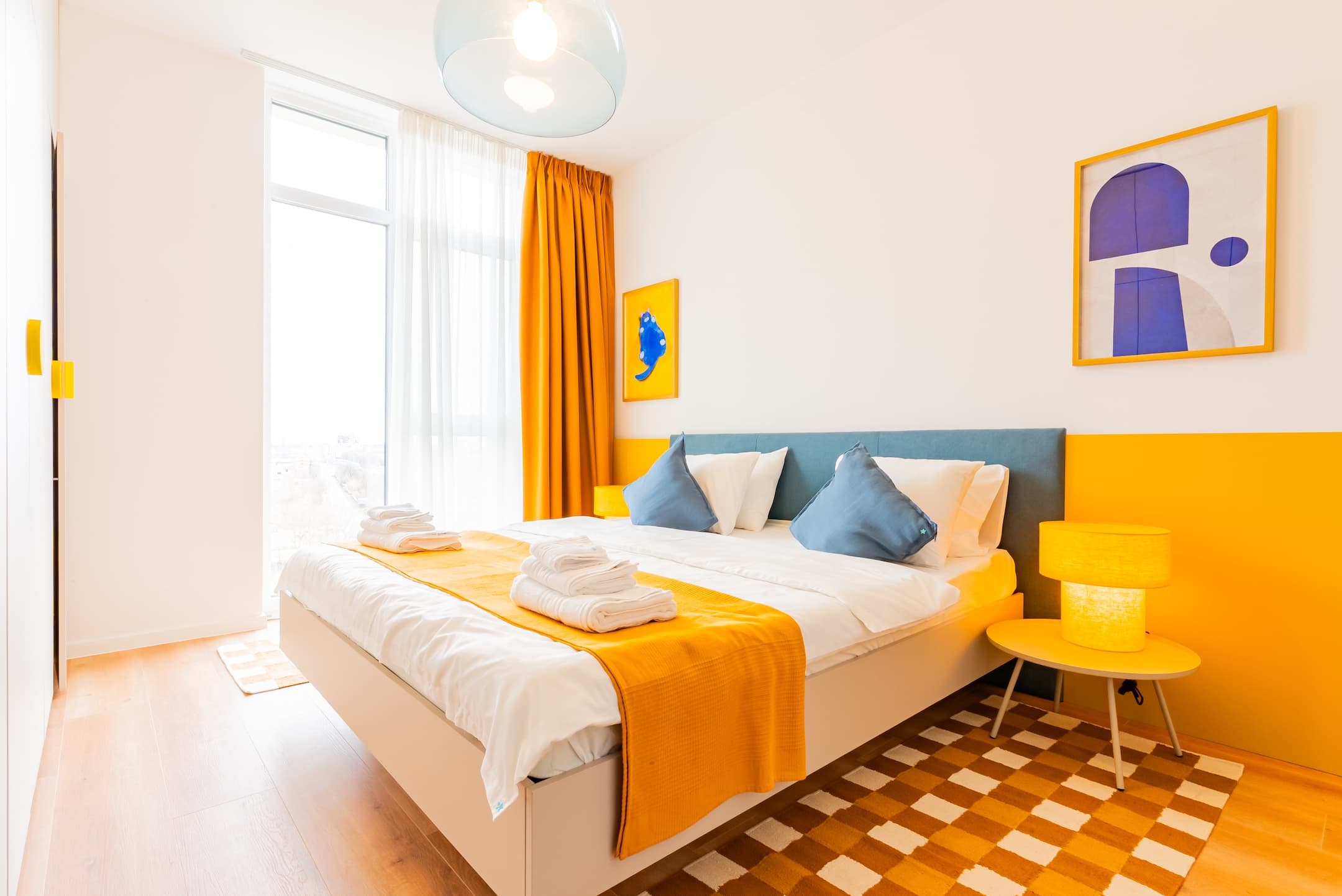 The Orange Apartment, Photo 2